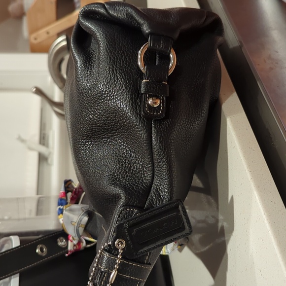 Elegant Black Leather Women's Bag - Picture 4 of 9